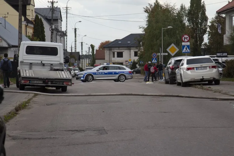 Pożar blaszanego garażu z samochodem w środku na ul. Karola Piłata! (zdjęcia)