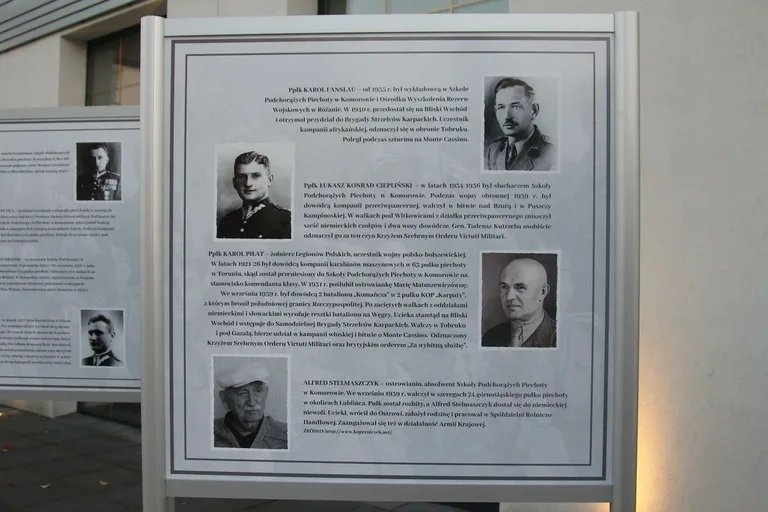 Spotkanie z prof. Adamem Dobrońskim i otwarcie wystawy plenerowej pt. "Śladami Podchorążych" (zdjęcia)