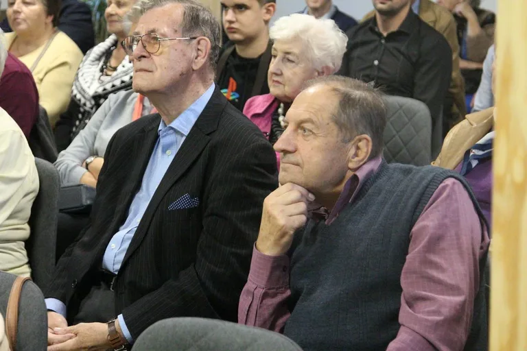 Spotkanie z prof. Adamem Dobrońskim i otwarcie wystawy plenerowej pt. "Śladami Podchorążych" (zdjęcia)