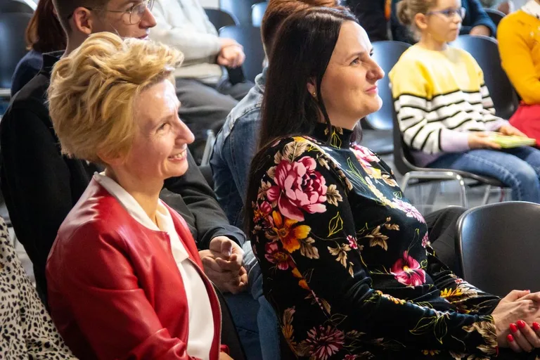Spotkanie autorskie z Grzegorzem Kasdepke i Hubertem Klimko-Dobrzanieckim - podsumowanie projektu "Ojczysty Nieoczywisty" (zdjęcia)