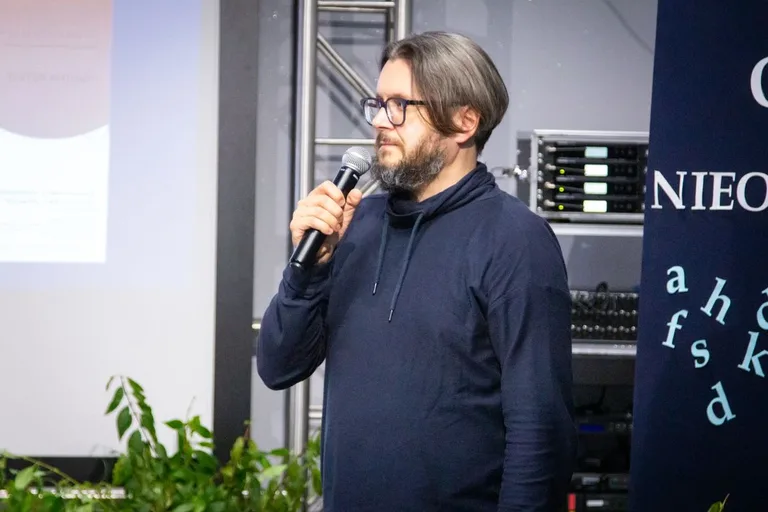 Spotkanie autorskie z Grzegorzem Kasdepke i Hubertem Klimko-Dobrzanieckim - podsumowanie projektu "Ojczysty Nieoczywisty" (zdjęcia)