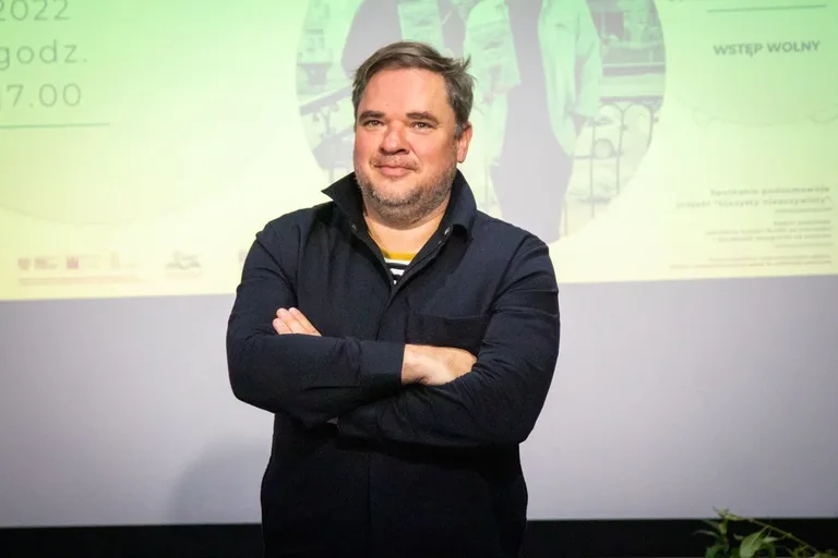 Spotkanie autorskie z Grzegorzem Kasdepke i Hubertem Klimko-Dobrzanieckim - podsumowanie projektu "Ojczysty Nieoczywisty" (zdjęcia)