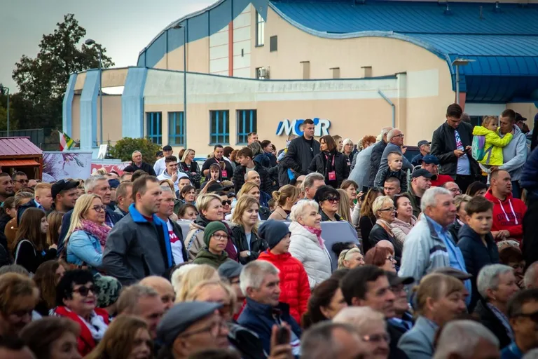 Sławomir porwał publiczność do tańca na ogólnopolskim święcie "Wdzięczni Polskiej Wsi" (zdjęcia, wideo) 