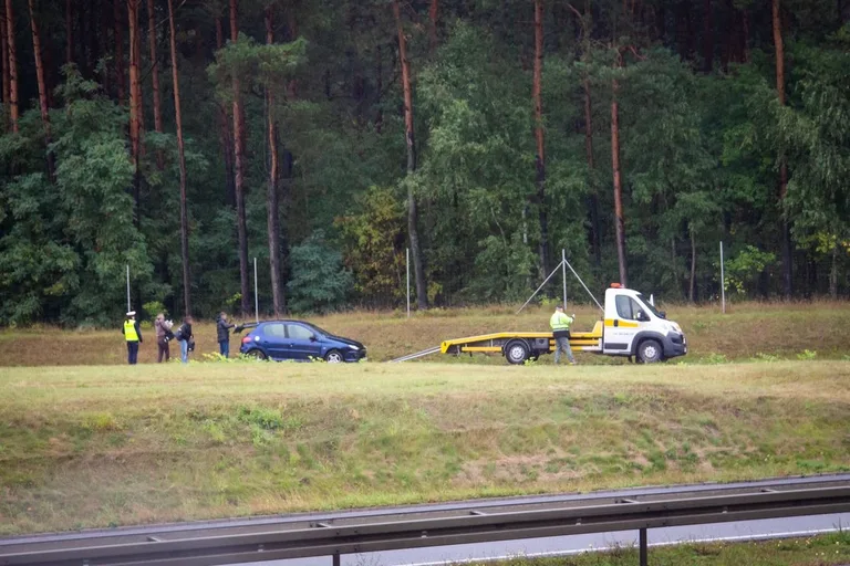 Uwaga korek! Samochód ciężarowy blokuje zjazd z S8 do Ostrowi Mazowieckiej (zdjęcia)