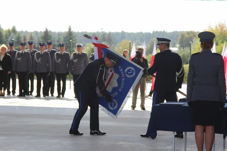 Uroczyste nadanie sztandaru Komendy Powiatowej Policji w Ostrowi Mazowieckiej (zdjęcia)