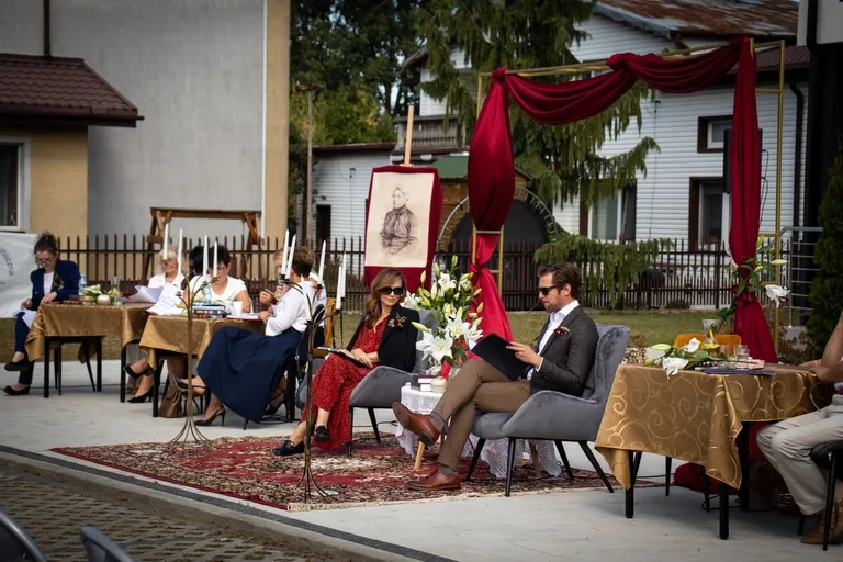 VI Narodowe Czytanie "Ballad i romansów" Adama Mickiewicza w Wąsewie. Organizatorzy przygotwali muzyczną niespodziankę! (zdjęcia)