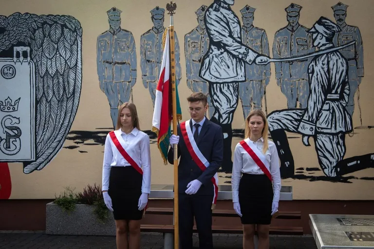 Rozpoczęcie roku szkolnego w ZSCKR w Starym Lubiejewie (zdjęcia) 