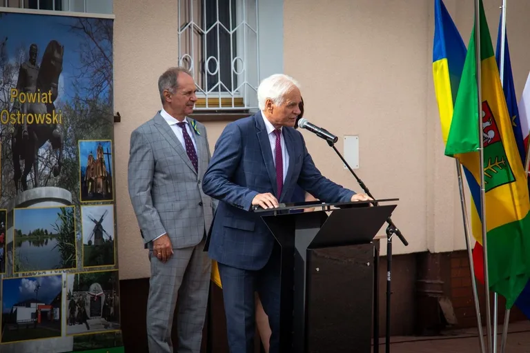 Uczniowie "Ekonomika" powitali nowy rok szkolny (zdjęcia)