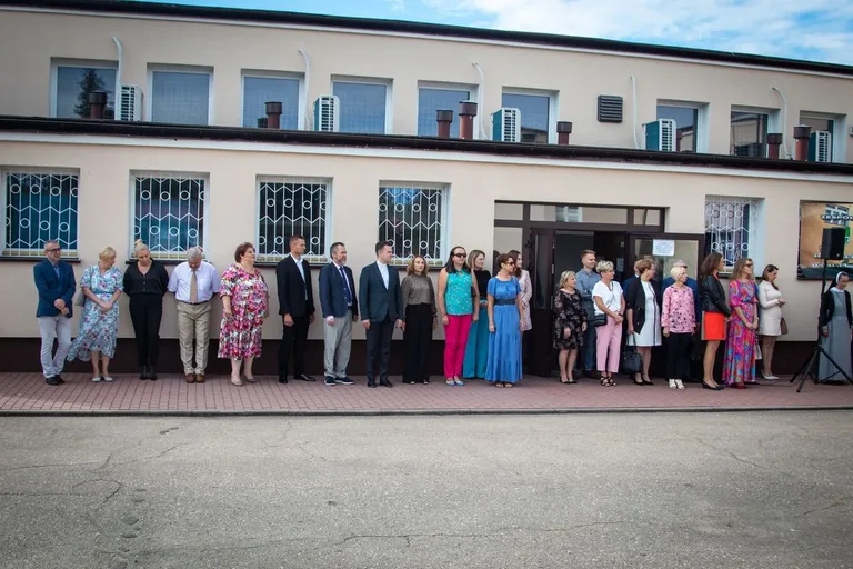Uczniowie "Ekonomika" powitali nowy rok szkolny (zdjęcia)
