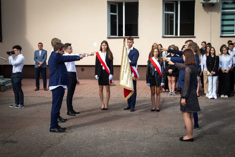 Uczniowie "Ekonomika" powitali nowy rok szkolny (zdjęcia)