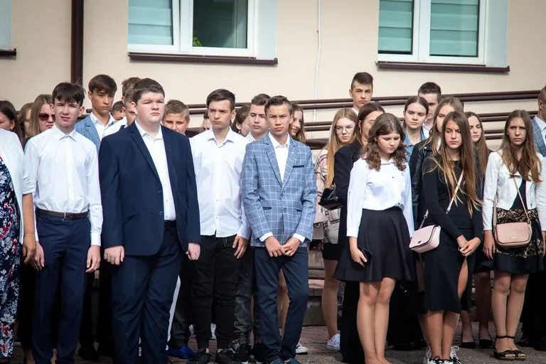 Uczniowie "Ekonomika" powitali nowy rok szkolny (zdjęcia)