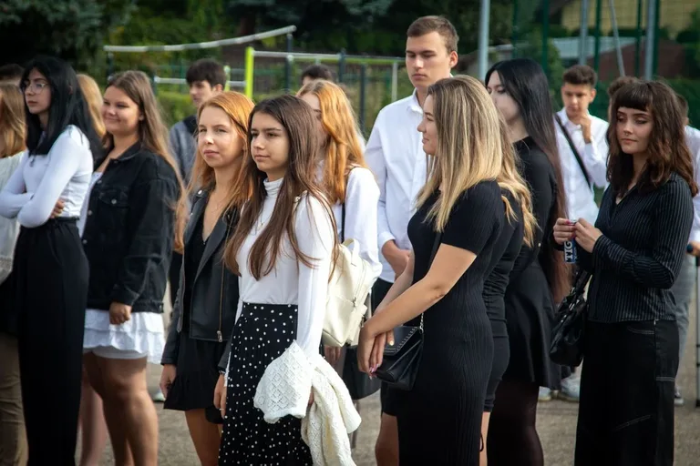 Uczniowie "Ekonomika" powitali nowy rok szkolny (zdjęcia)