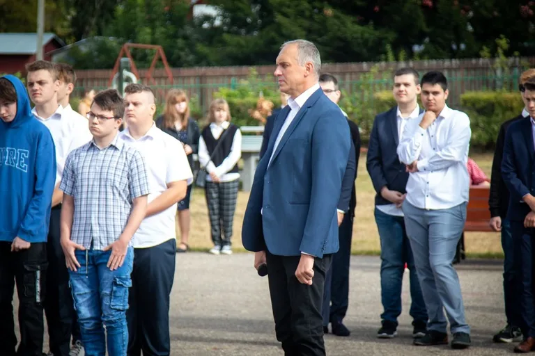 Uczniowie "Ekonomika" powitali nowy rok szkolny (zdjęcia)