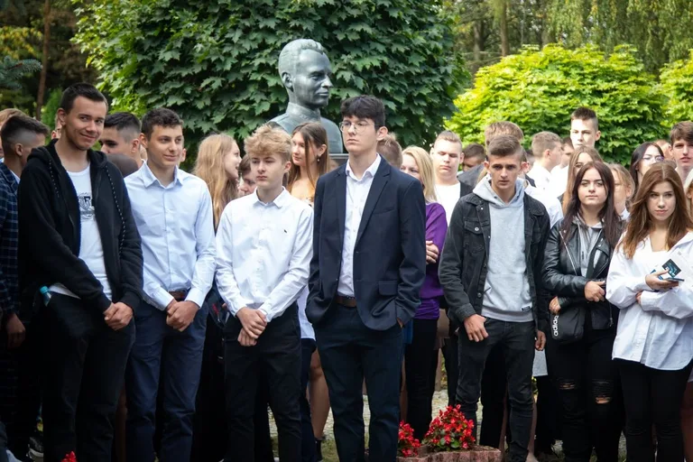 Uczniowie "Rubinka" powrócili do szkoły po wakacyjnej przerwie (zdjęcia)