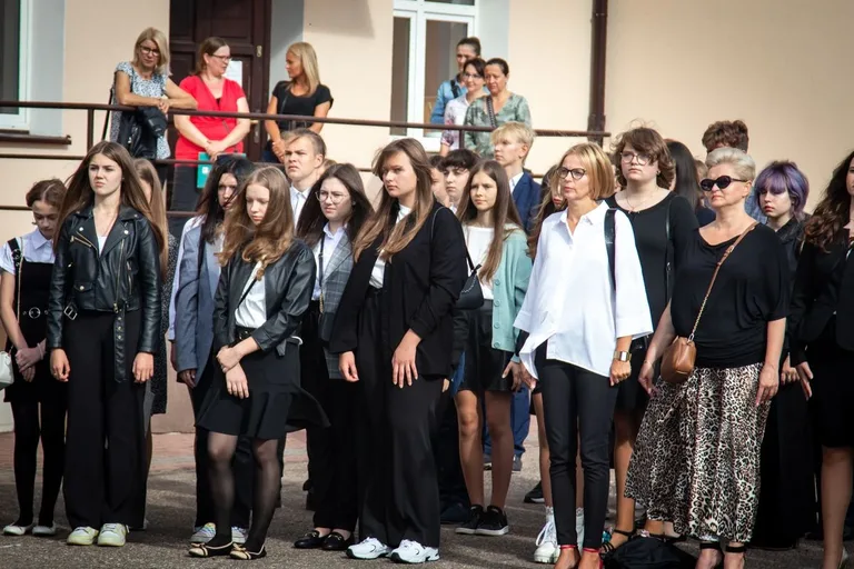 Uczniowie "Ekonomika" powitali nowy rok szkolny (zdjęcia)