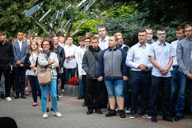Uczniowie "Rubinka" powrócili do szkoły po wakacyjnej przerwie (zdjęcia) 