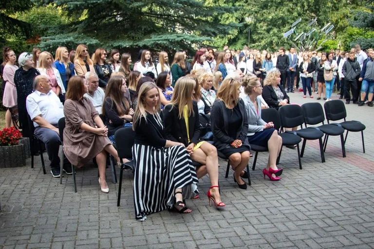 Uczniowie "Rubinka" powrócili do szkoły po wakacyjnej przerwie (zdjęcia) 
