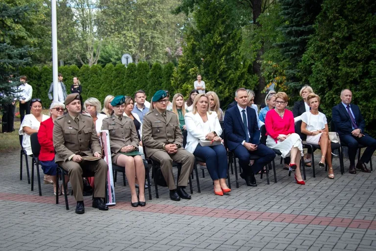 Uczniowie "Rubinka" powrócili do szkoły po wakacyjnej przerwie (zdjęcia) 