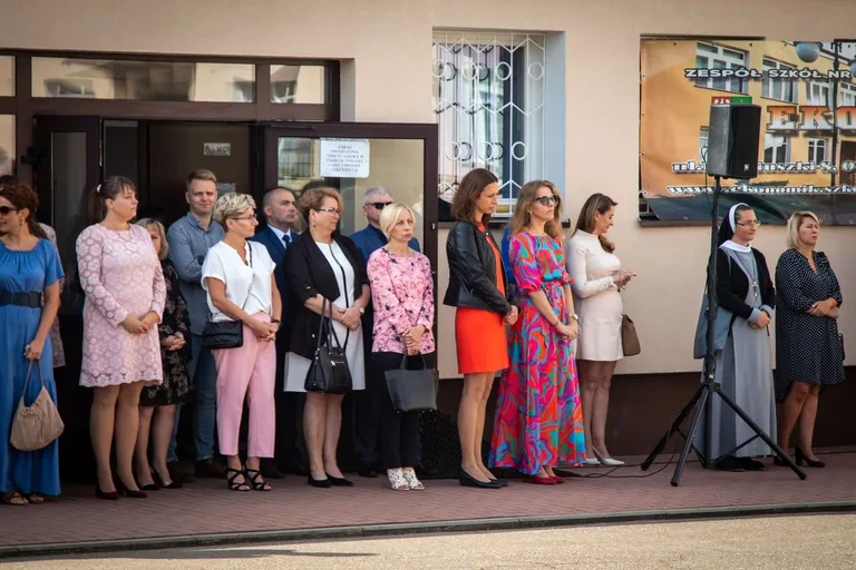 Uczniowie "Ekonomika" powitali nowy rok szkolny (zdjęcia)