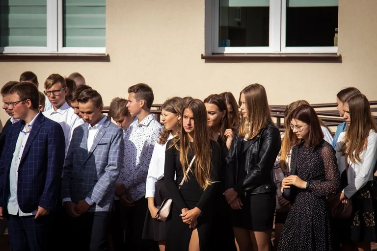 Uczniowie "Ekonomika" powitali nowy rok szkolny (zdjęcia)