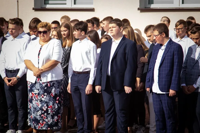Uczniowie "Ekonomika" powitali nowy rok szkolny (zdjęcia)