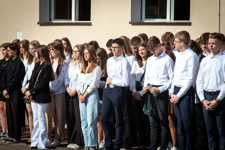 Uczniowie "Ekonomika" powitali nowy rok szkolny (zdjęcia)