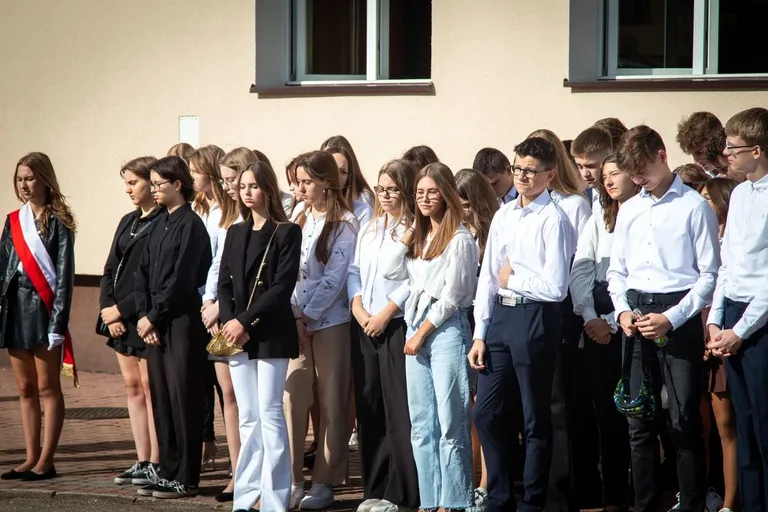 Uczniowie "Ekonomika" powitali nowy rok szkolny (zdjęcia)