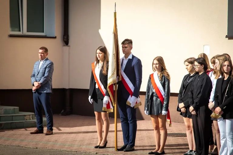 Uczniowie "Ekonomika" powitali nowy rok szkolny (zdjęcia)