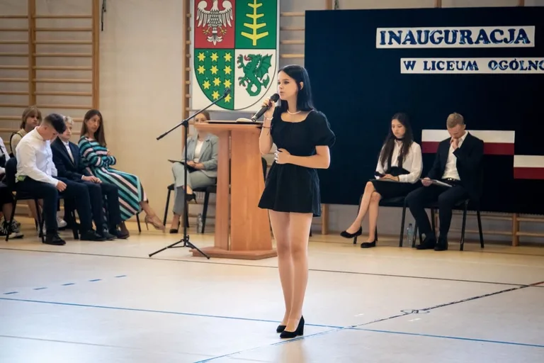Rozpoczęcie roku szkolnego w Liceum Ogólnokształcącym im. Mikołaja Kopernika (zdjęcia)