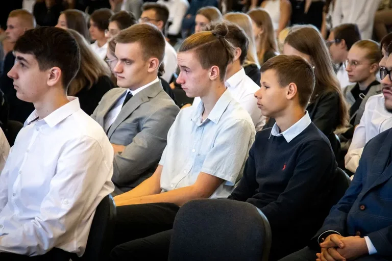 Rozpoczęcie roku szkolnego w Liceum Ogólnokształcącym im. Mikołaja Kopernika (zdjęcia)