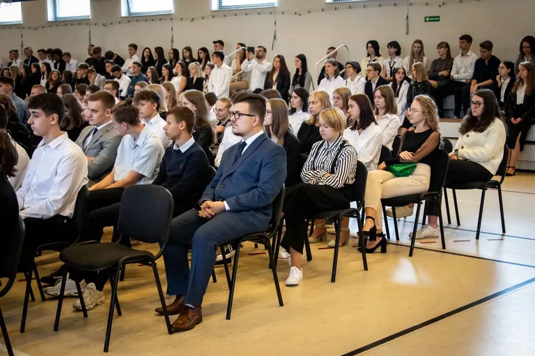 Rozpoczęcie roku szkolnego w Liceum Ogólnokształcącym im. Mikołaja Kopernika (zdjęcia)