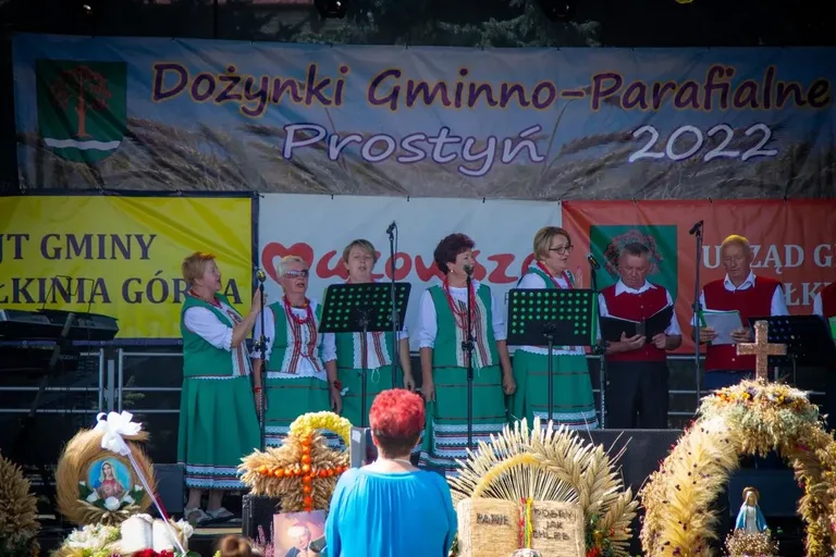 Artyści zaprezentowali swoje utwory na Dożynkach Gminno-Parafialnych w Prostyni (zdjęcia, wideo)
