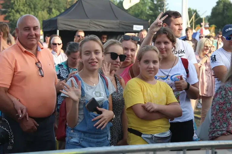 Koncerty zespołów na XXI Dniach Kukurydzy w Andrzejewie. Artyści zachwycili publikę swoimi występami (zdjęcia, wideo)