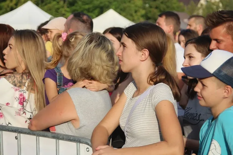 Koncerty zespołów na XXI Dniach Kukurydzy w Andrzejewie. Artyści zachwycili publikę swoimi występami (zdjęcia, wideo)