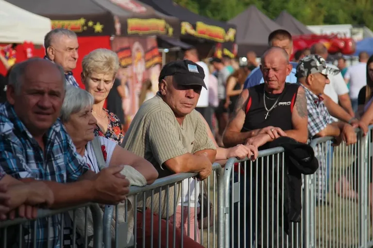 Koncerty zespołów na XXI Dniach Kukurydzy w Andrzejewie. Artyści zachwycili publikę swoimi występami (zdjęcia, wideo)