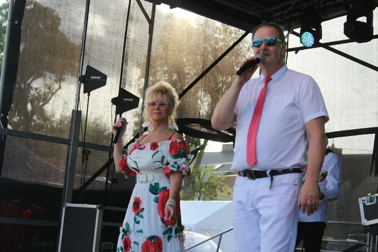 Koncerty zespołów na XXI Dniach Kukurydzy w Andrzejewie. Artyści zachwycili publikę swoimi występami (zdjęcia, wideo)