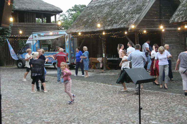 Zespół Pekwadrat zintegrował ostrowską społeczność (zdjęcia, wideo)