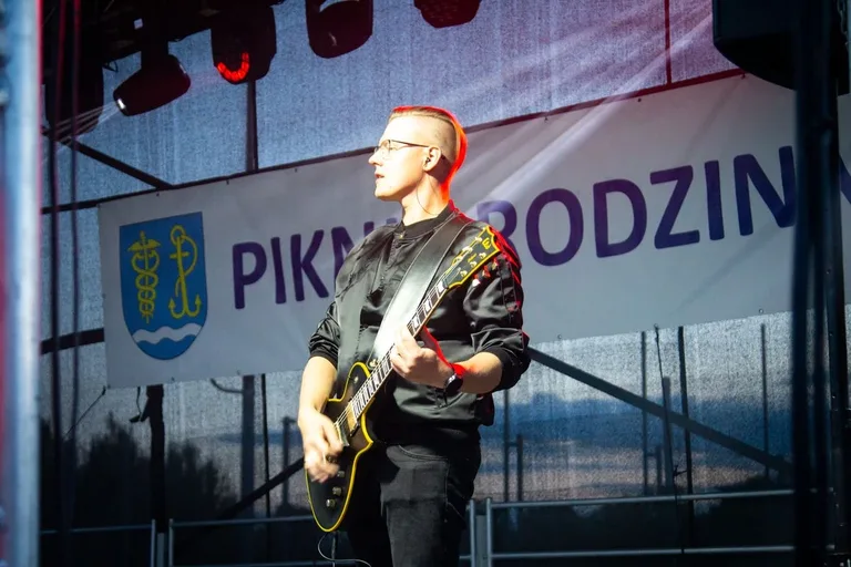 Koncerty zespołów na Pikniku Rodzinnym w Nurze - pojawiły się same największe hity! (zdjęcia, wideo)