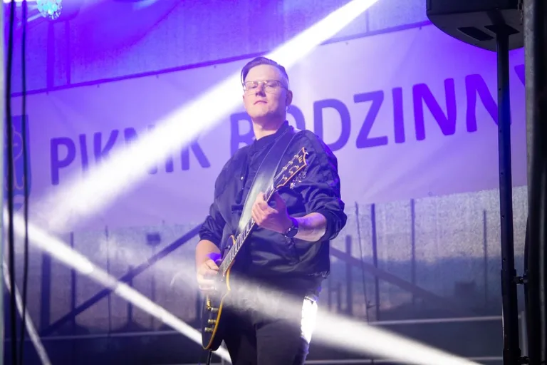 Koncerty zespołów na Pikniku Rodzinnym w Nurze - pojawiły się same największe hity! (zdjęcia, wideo)