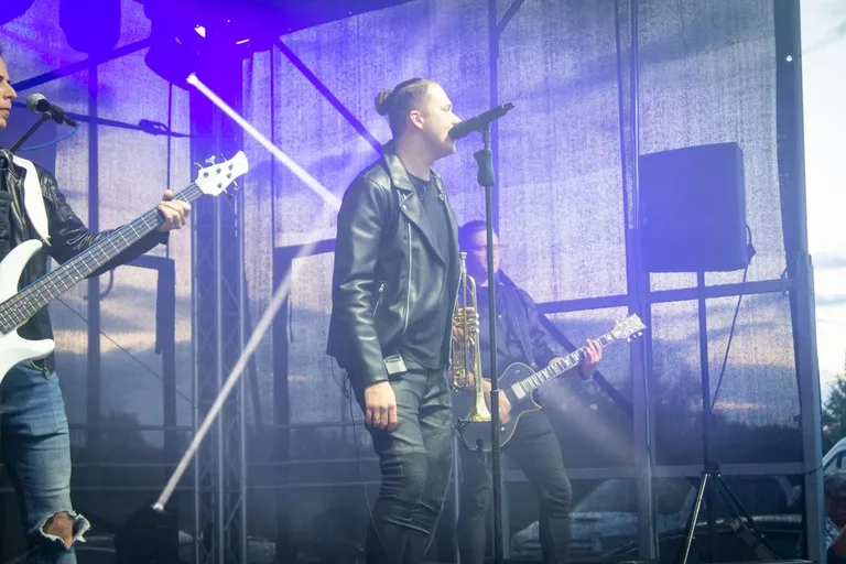 Koncerty zespołów na Pikniku Rodzinnym w Nurze - pojawiły się same największe hity! (zdjęcia, wideo)