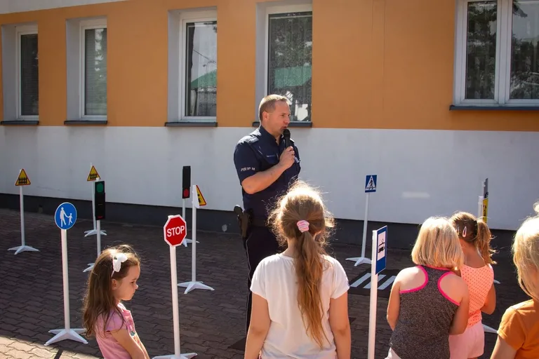 Dzieci nauczyły się jak bezpiecznie zachować się podczas wakacji (zdjęcia, wideo)