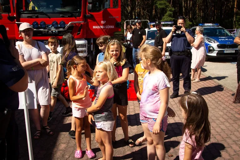 Dzieci nauczyły się jak bezpiecznie zachować się podczas wakacji (zdjęcia, wideo)