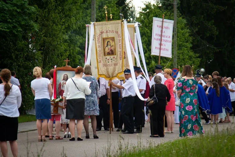 Procesja Bożego Ciała w parafii pw. św. Jozafata w Komorowie (zdjęcia)