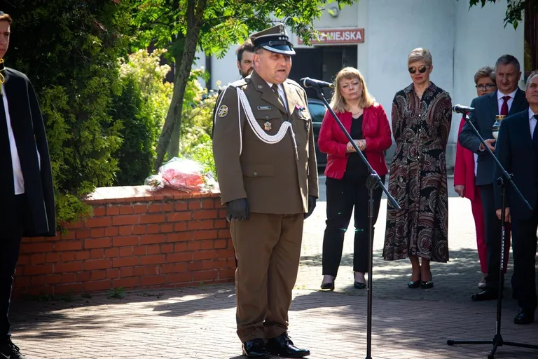 Uroczystość z okazji Święta Pułku oraz Święta Szkoły Podstawowej nr 4 (zdjęcia)