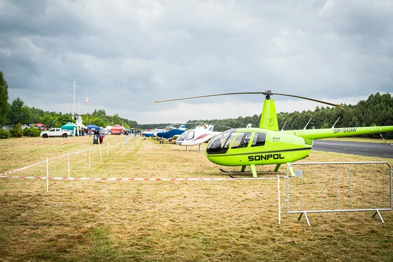 Piknik lotniczy w Grądach trwa (zobacz zdjęcia)