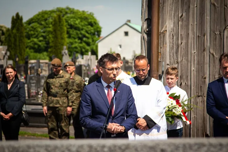 Uroczystości pogrzebowe Żołnierza Niezłomnego (zdjęcia)