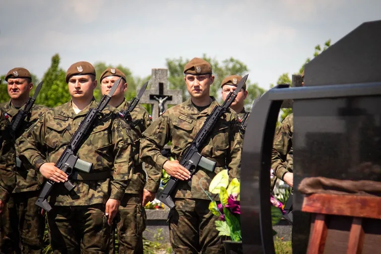 Uroczystości pogrzebowe Żołnierza Niezłomnego (zdjęcia)