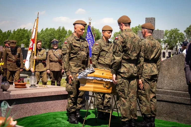 Uroczystości pogrzebowe Żołnierza Niezłomnego (zdjęcia)