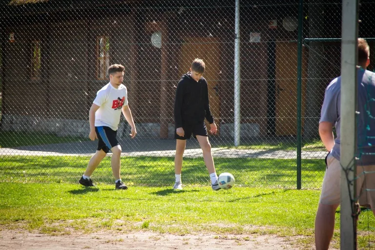 Szkoła Podstawowa nr 2 w Ostrowi Mazowieckiej uczciła pamięć Jana Pawła II (zdjęcia)