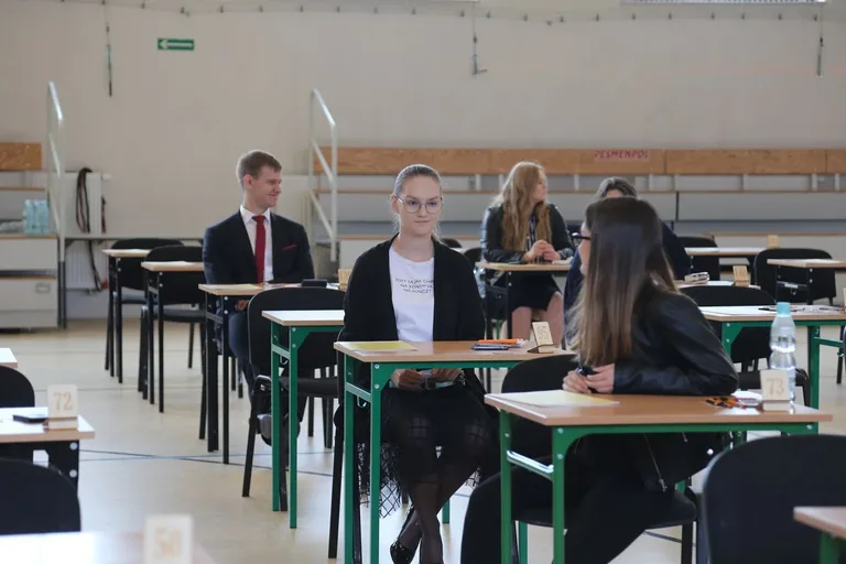 Matura z matematyki w ostrowskim "Koperniczku" (zdjęcia)